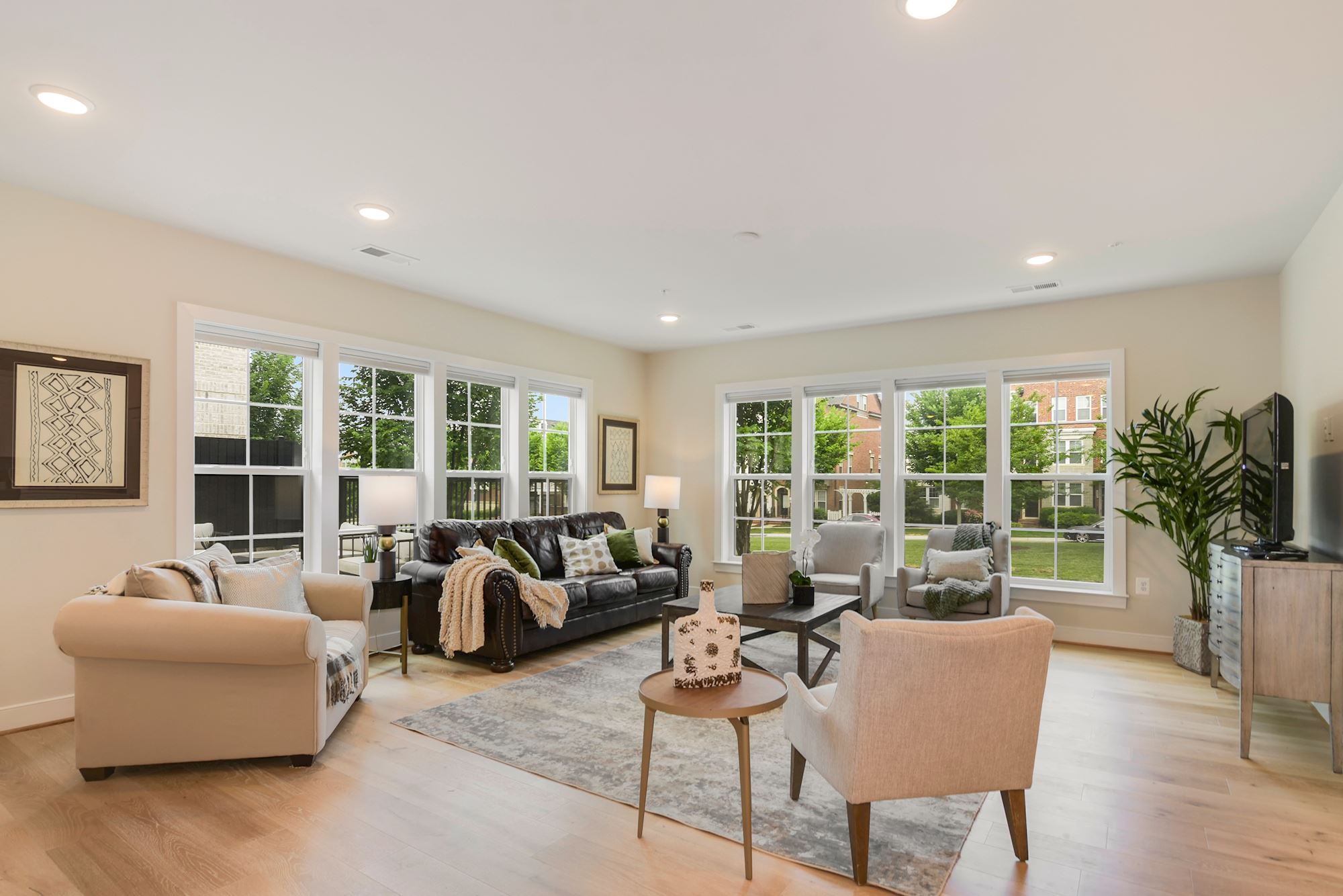 210Decoverly_Featured